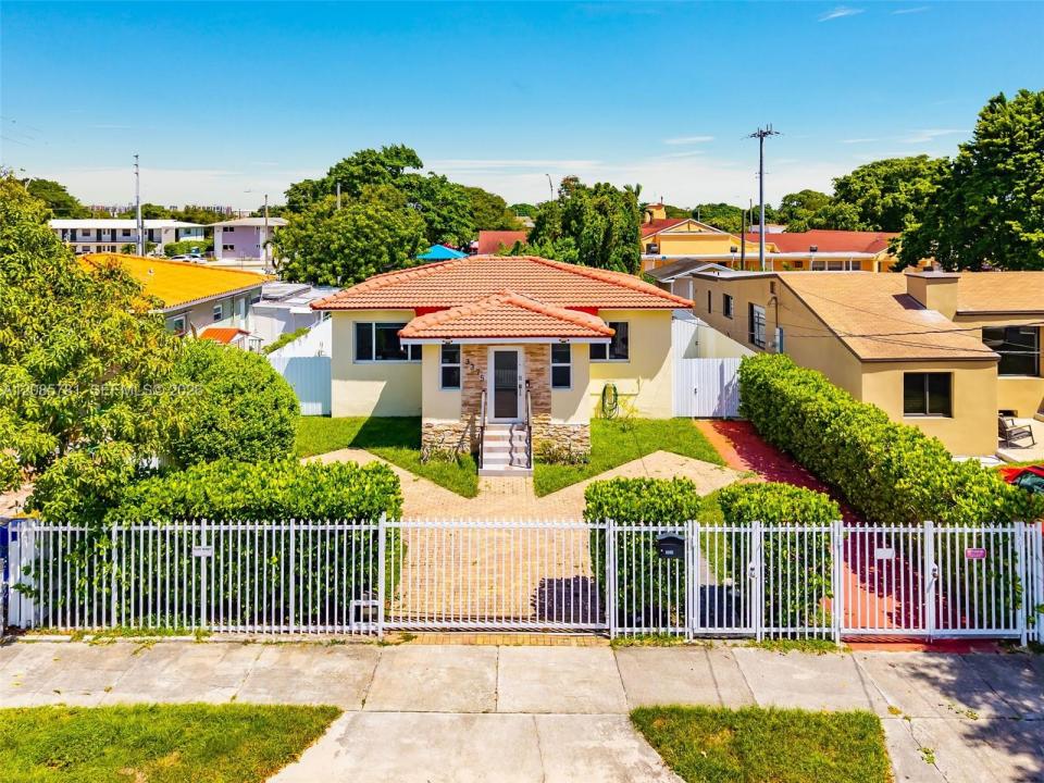 3375 SW 1st St, Miami, Floride 33135, États-Unis