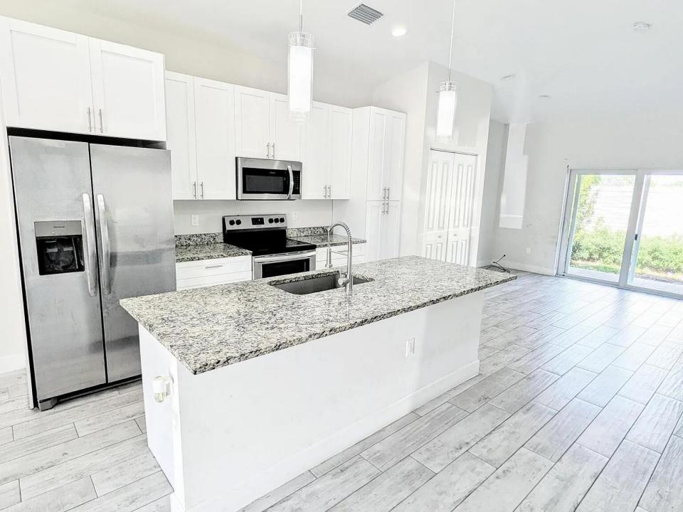 1562 W 26th Court, Riviera Beach, Floride 33404, États-Unis