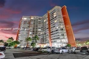 1351 NE Miami Gardens Dr 302E, Miami, Floride 33179, États-Unis