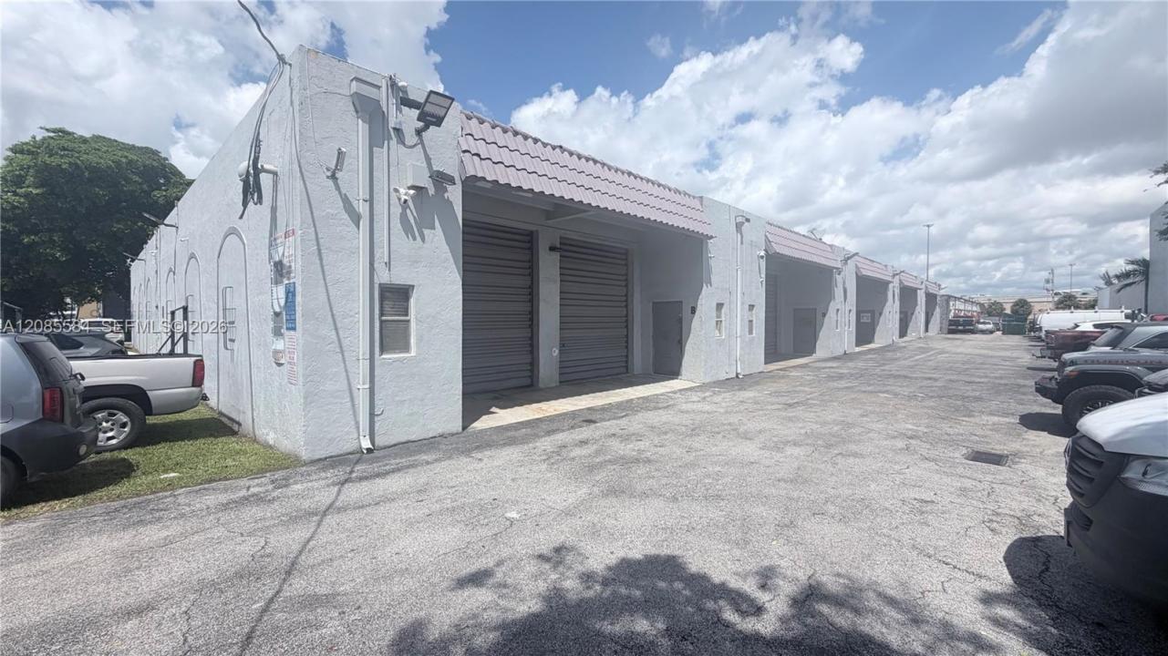 7351 NW 7th St 3, Miami, Florida 33126, USA