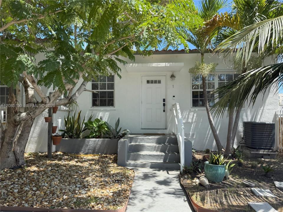 8401 Crespi Blvd 1, Miami Beach, Florida 33141, USA