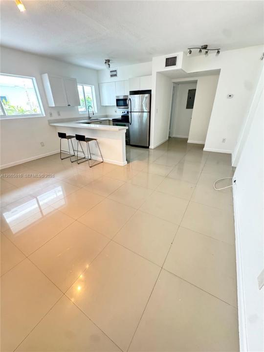 8035 Crespi Blvd 2, Miami Beach, Floride 33141, États-Unis