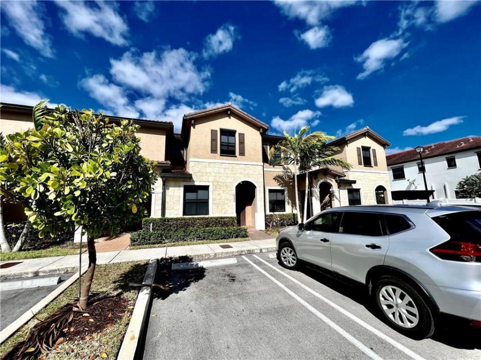 10490 W 33RD Way, Hialeah, Florida 33018, Stati Uniti