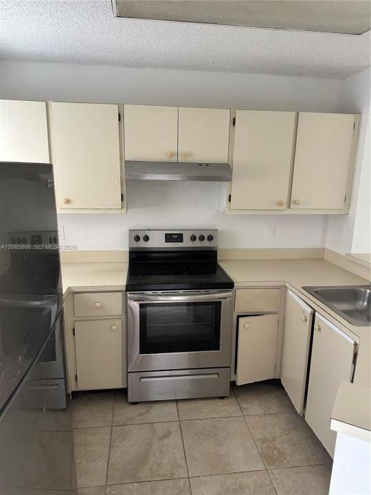 8730 N Sherman Cir 308, Miramar, Floryda 33025, USA