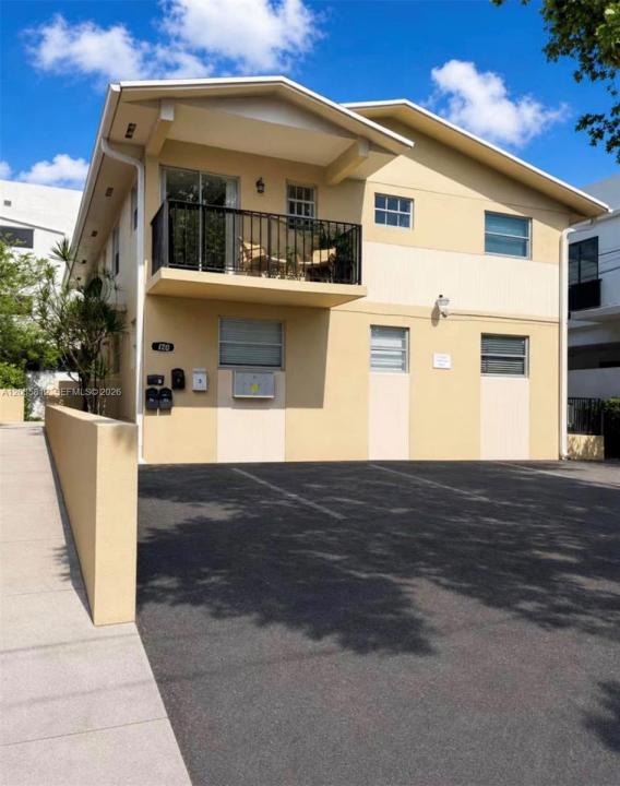 120 NW 10th Ave 1, Miami, Florida 33128, Stati Uniti