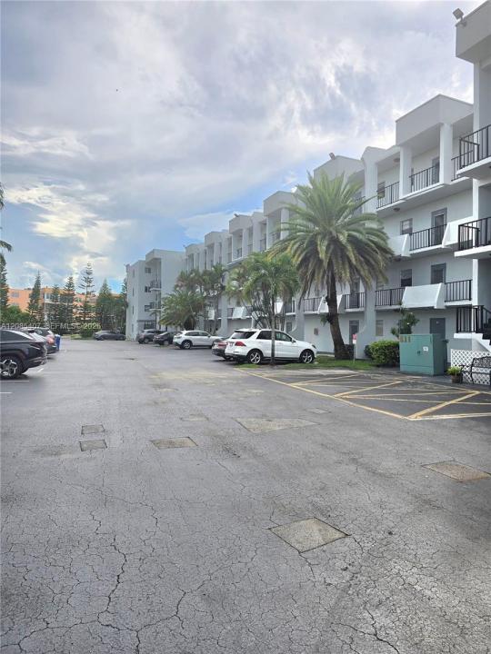 3000 E Sunrise Lakes Dr 108, Sunrise, Floride 33322, États-Unis
