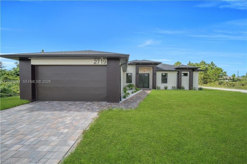 2719 33RD ST W, Lehigh Acres, Florida 33971, USA