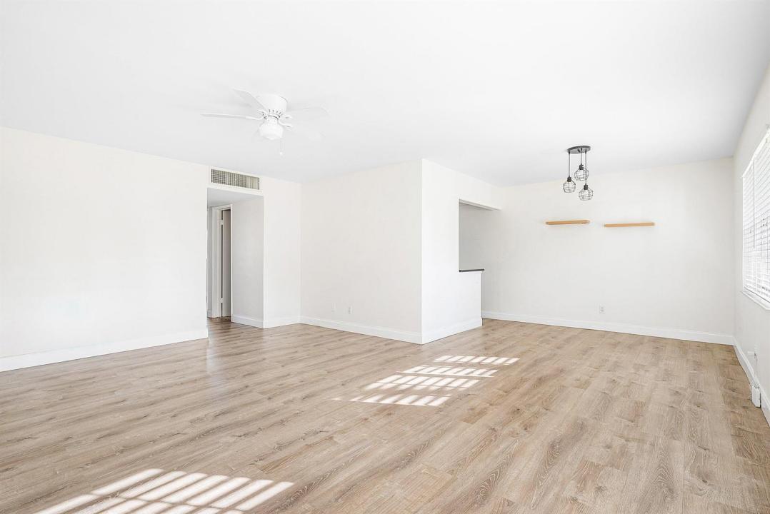2455 NE 51st Street E102, Fort Lauderdale, Florida 33308, USA