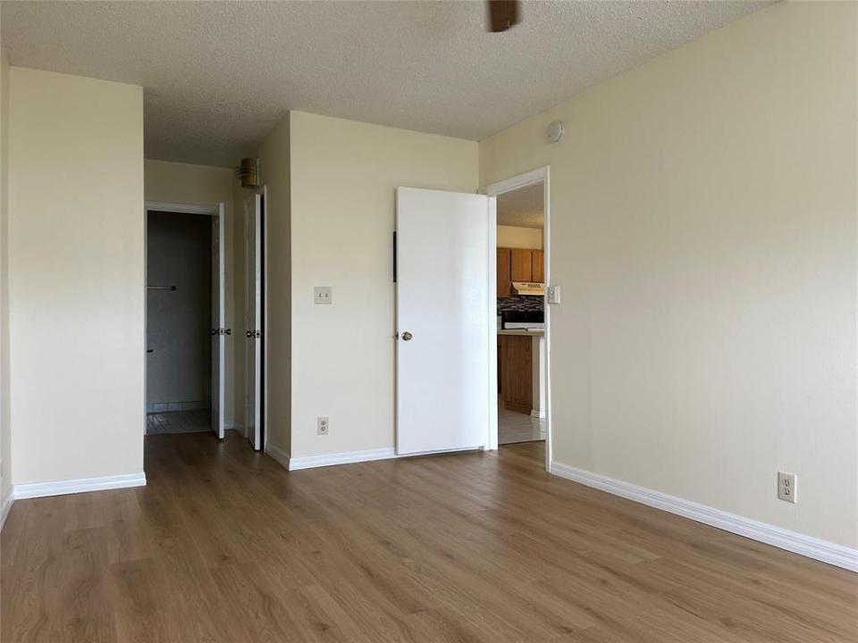 2401 RIVERSIDE Drive 517, Coral Springs, Floride 33065, États-Unis