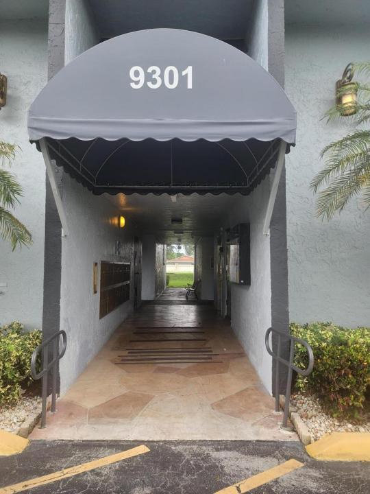 9301 LIME BAY Boulevard 306, Tamarac, Floride 33321, États-Unis