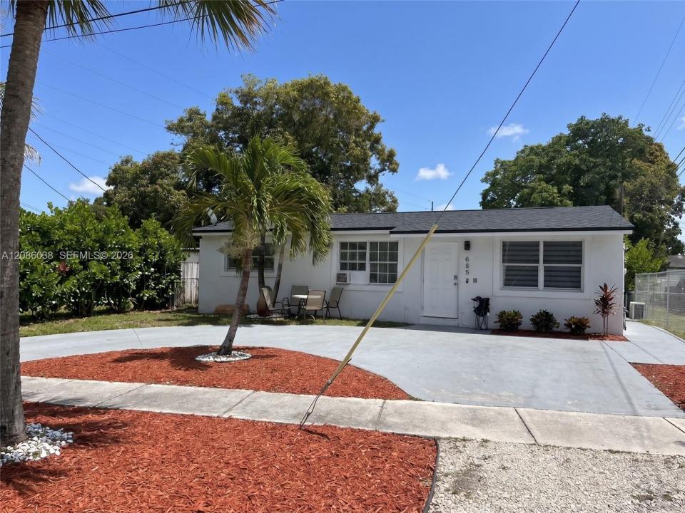 685 SW 7th Ter 2, Dania Beach, Florida 33004, Stati Uniti