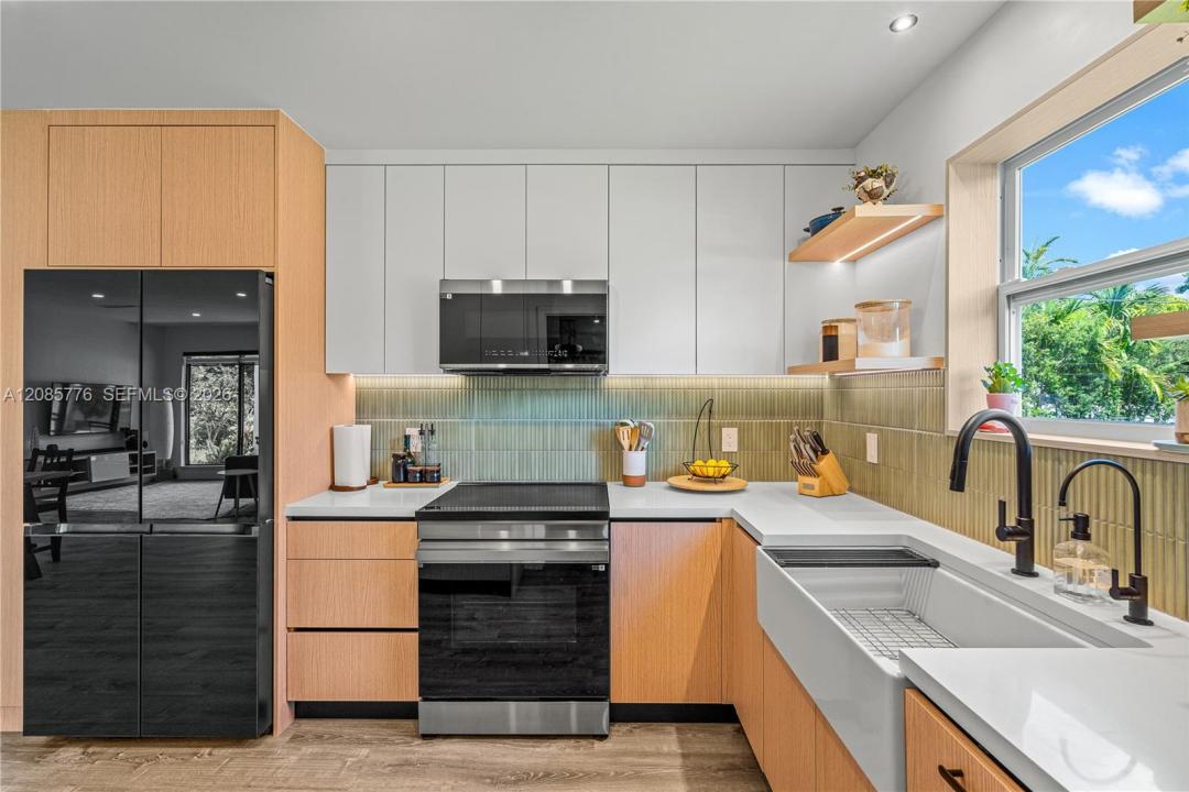 1126 E Hawthorne Cir, Hollywood, Florida 33021, USA