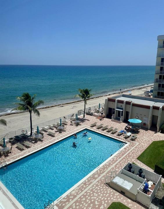 3520 S Ocean Boulevard F501, South Palm Beach, Florida 33480, USA