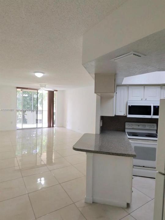8245 Lake Dr 404, Doral, Floride 33166, États-Unis