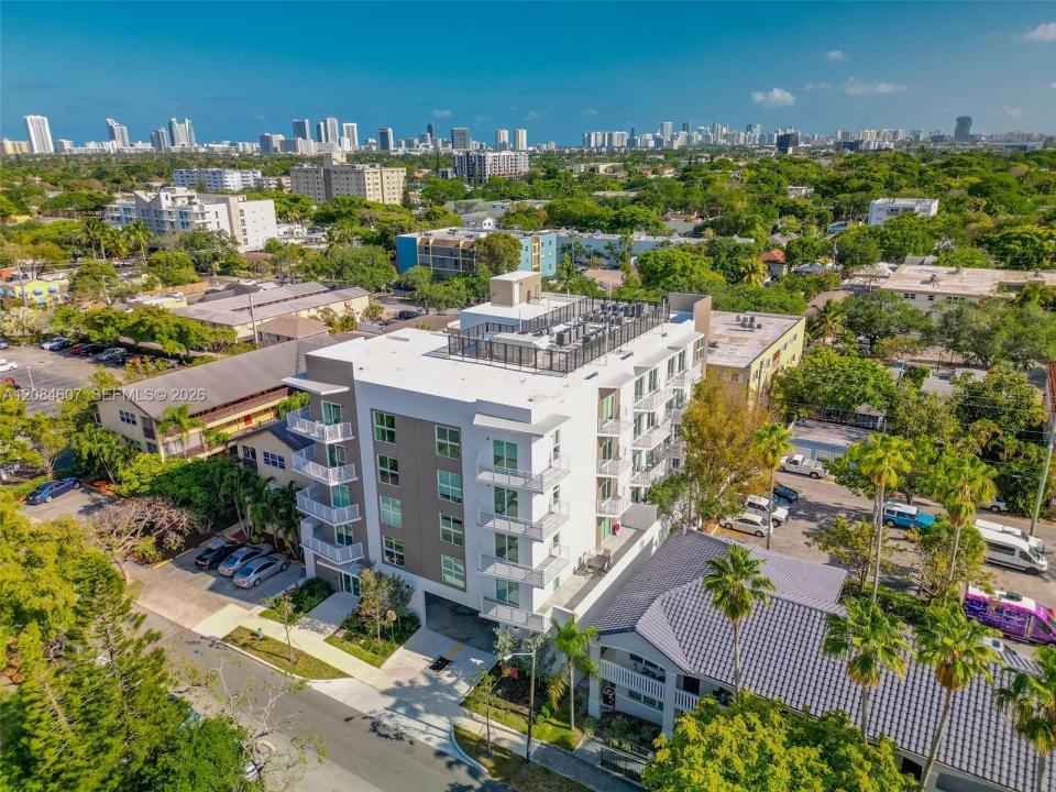 1938 Jackson St 306, Hollywood, Florida 33020, USA