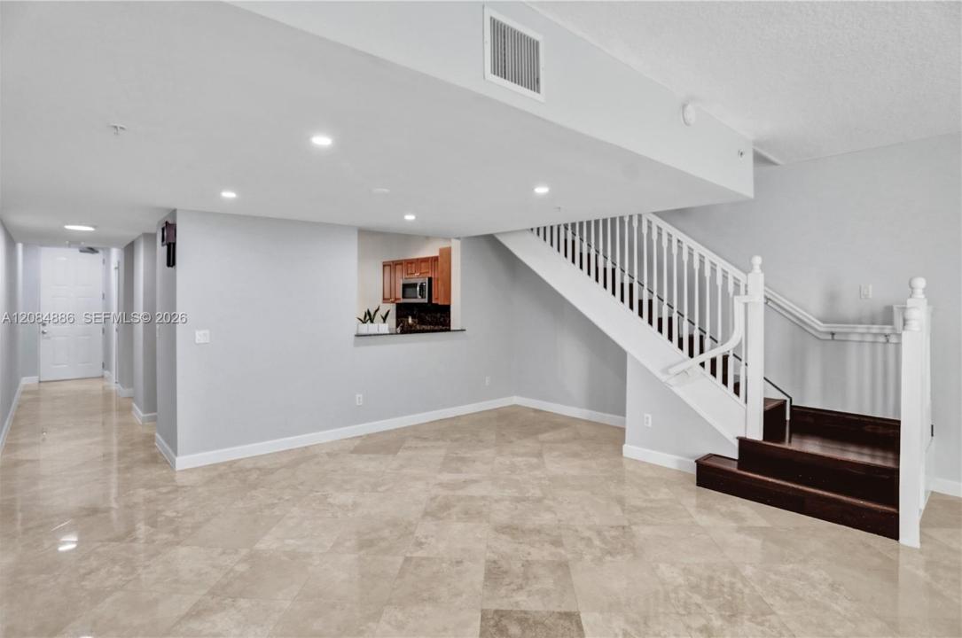 7564 SW 102nd St 211, Pinecrest, Florida 33156, USA