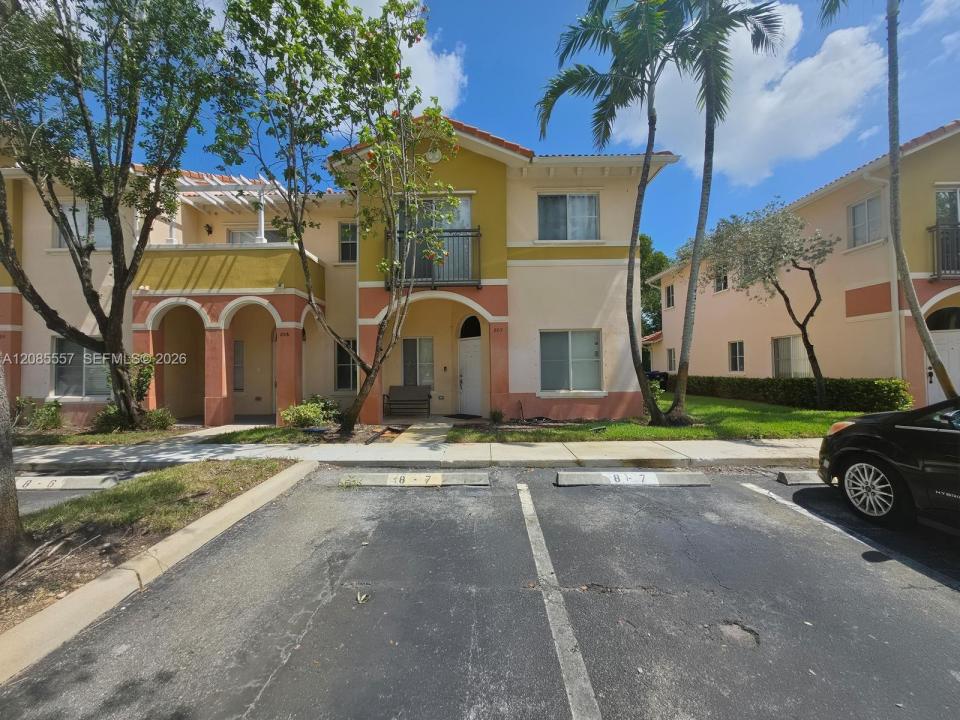 807 N Santa Catalina Cir, North Lauderdale, Florida 33068, USA