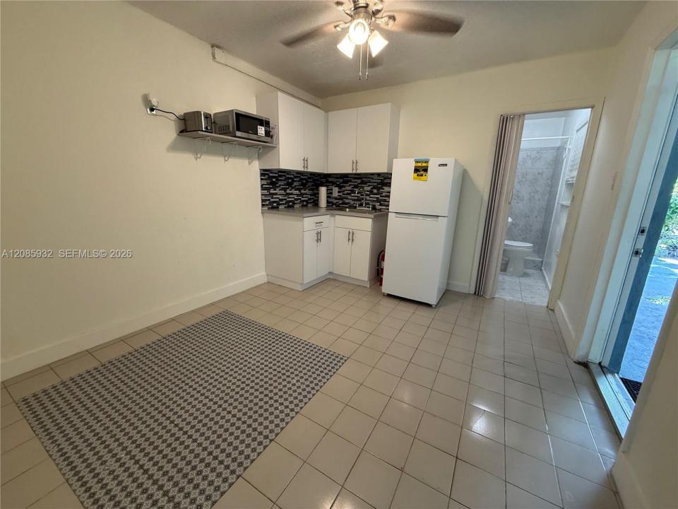 1405 NW 121st St 2, North Miami, Floride 33167, États-Unis