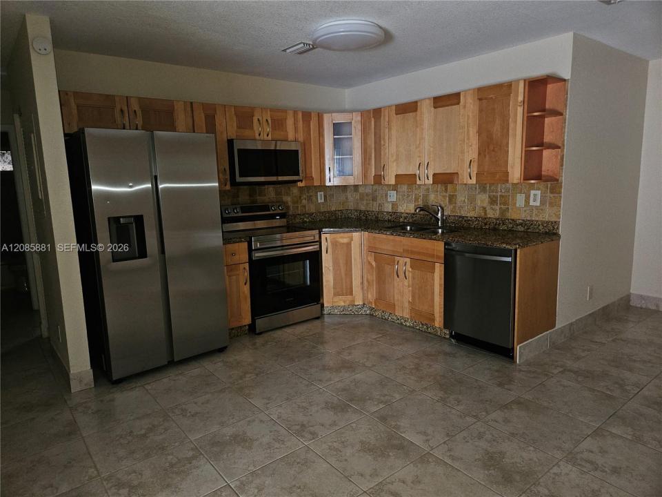 2500 NE 193rd St 2502, Miami, Florida 33180, USA