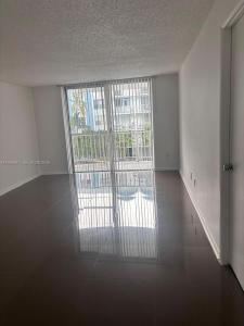 486 NW 165th St Rd B-308, Miami, Flórida 33169, Estados Unidos