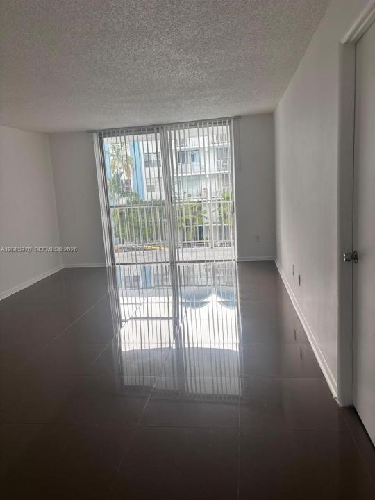 486 NW 165th St Rd B-308, Miami, Florida 33169, Stati Uniti