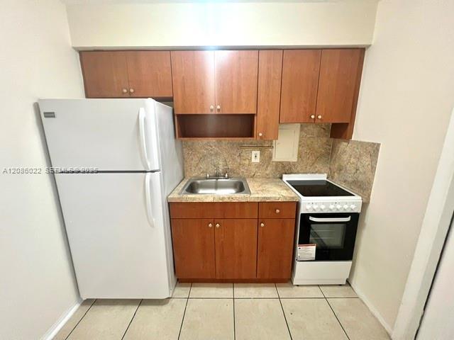 696 NE 85th St 2, Miami, Florida 33138, Stati Uniti