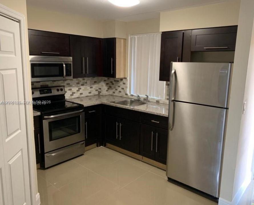6175 NW 186th St 305, Hialeah, Florida 33015, USA