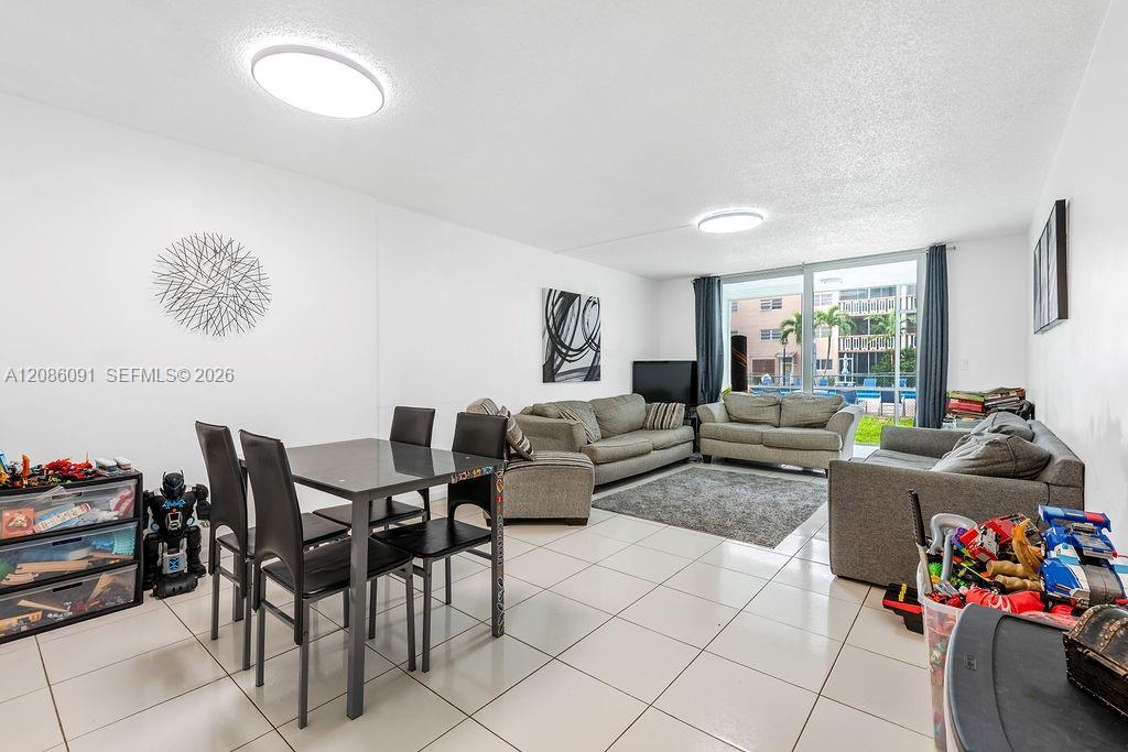 319 NE 14th Ave 106, Hallandale Beach, Florida 33009, Stati Uniti