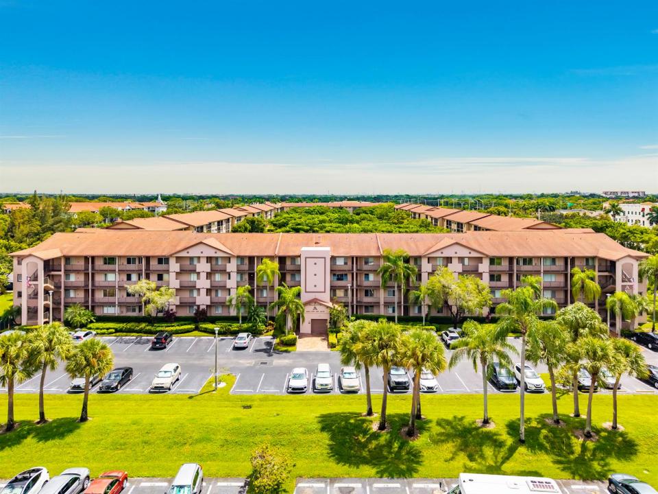1651 SW 127TH SW Avenue 105A, Pembroke Pines, フロリダ 33027, アメリカ合衆国