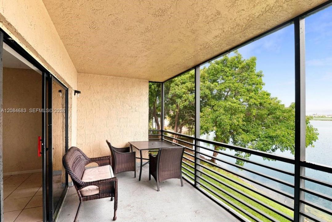 471 Ives Dairy Rd 202-3, Miami, Floride 33179, États-Unis