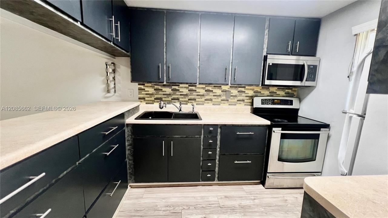 7610 Stirling Rd 103B, Davie, Florida 33024, USA