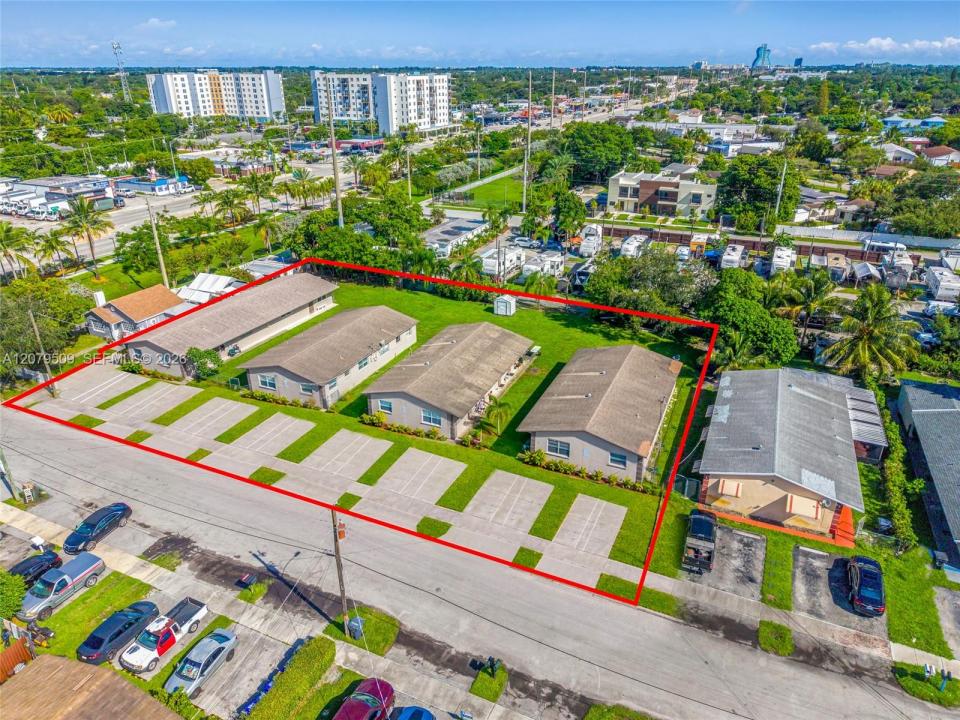 5921 Pierce St 1-8, Hollywood, Florida 33021, USA