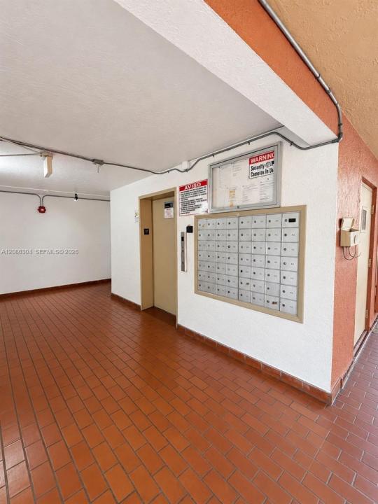 8095 NW 8th St 402, Miami, Florida 33126, Stati Uniti