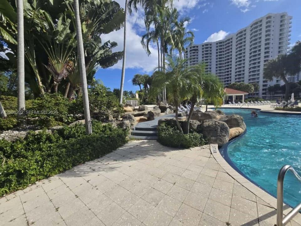 3300 NE 191st St 1202, Aventura, Florida 33180, USA