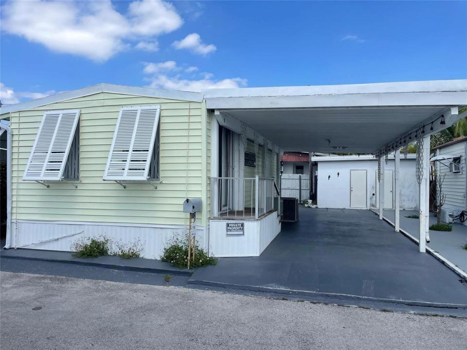 812 SW 1ST Court, Hallandale Beach, Floride 33009, États-Unis