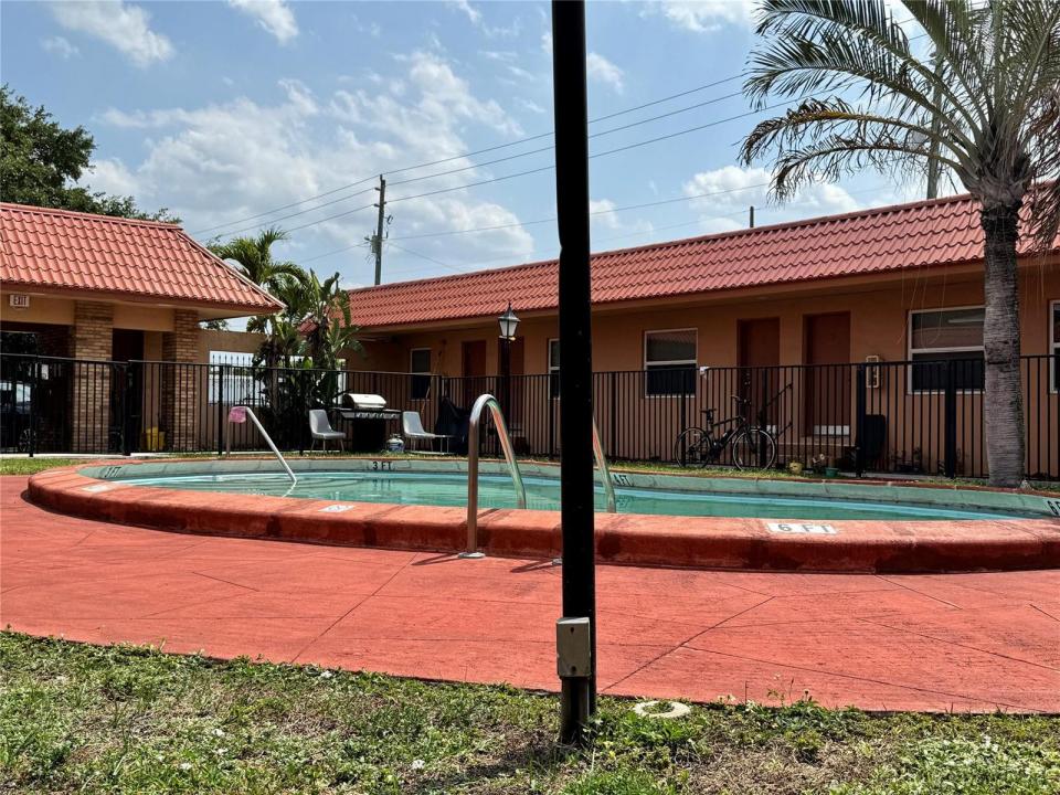 2037 Madison Street 2, Hollywood, Floride 33020, États-Unis