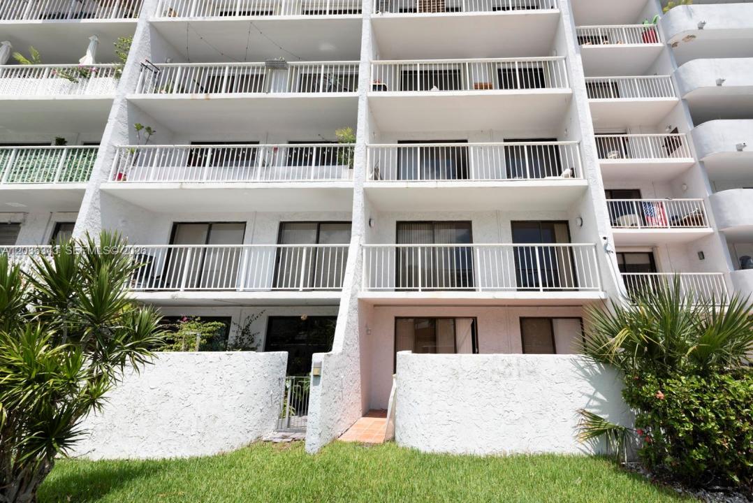 1650 NE 115th St 108, Miami, Floride 33181, États-Unis
