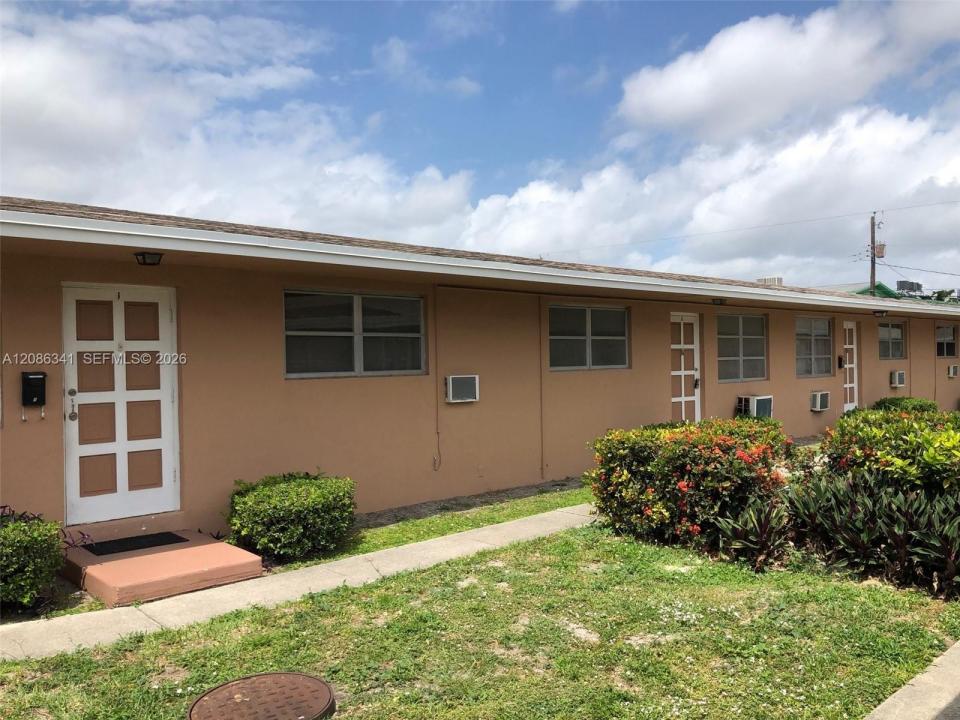 2417 Polk St 2, Hollywood, Florida 33020, USA