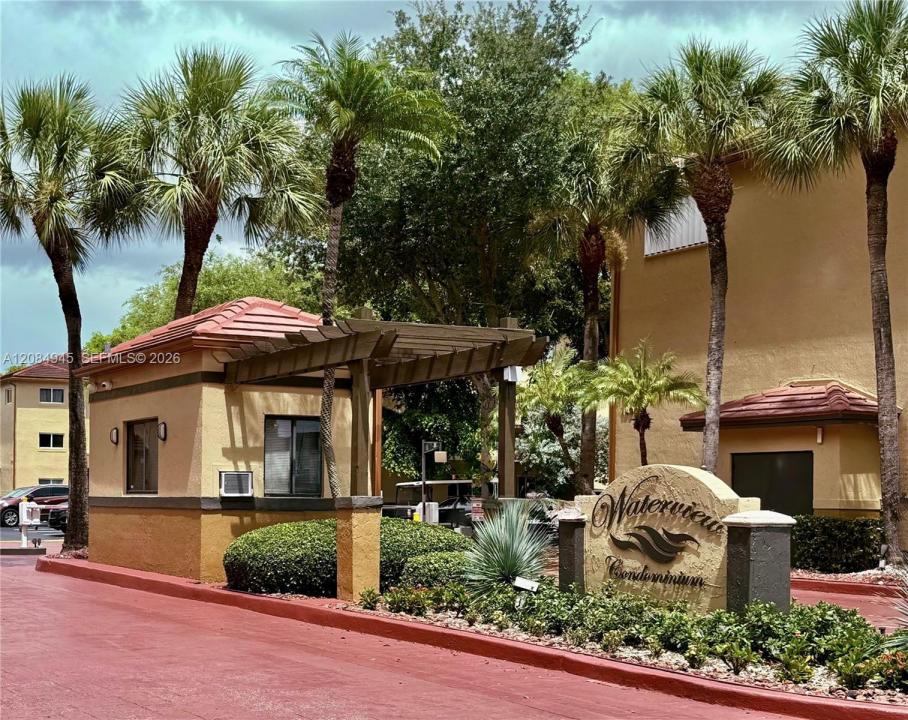 14931 SW 82nd Ln 18-401, Miami, Florida 33193, USA