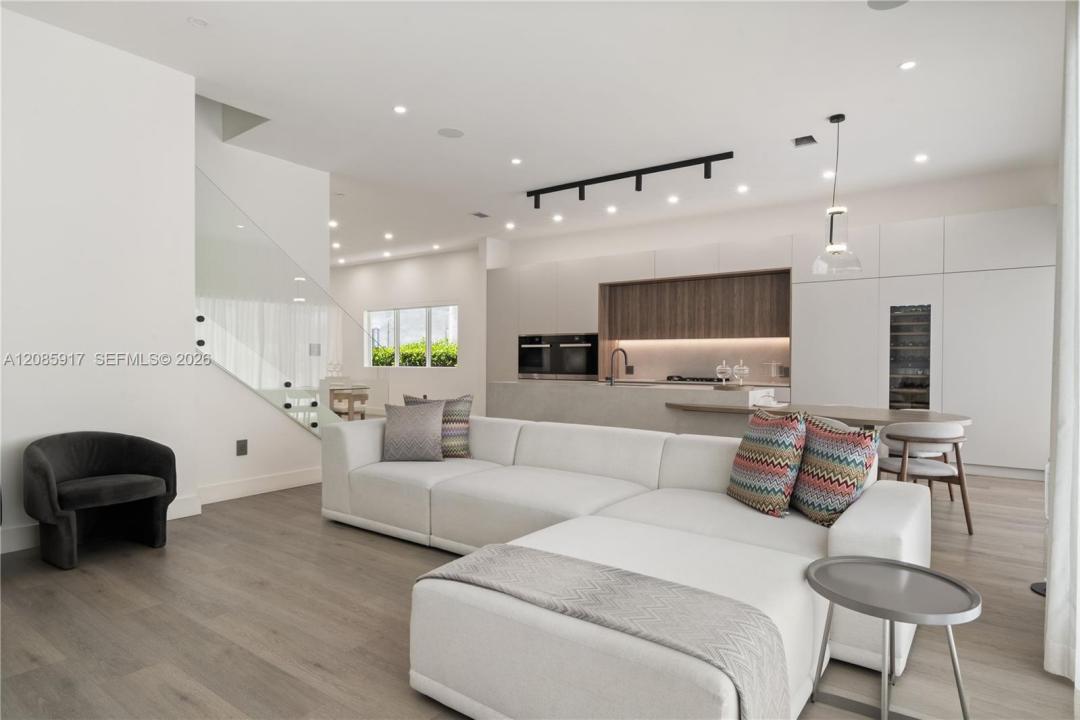 18955 Atlantic Blvd, Sunny Isles Beach, Florida 33160, USA