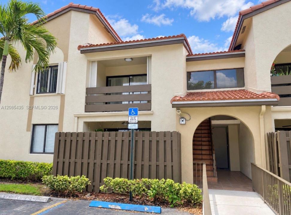 8811 SW 123rd Ct 201-1, Miami, Floryda 33186, USA
