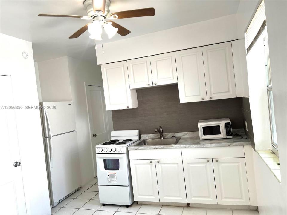 1931 Jefferson St E, Hollywood, Florida 33020, USA