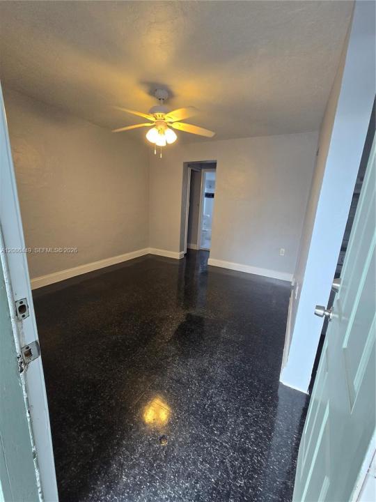 825 NW 70th St 14, Miami, Florida 33150, Stati Uniti