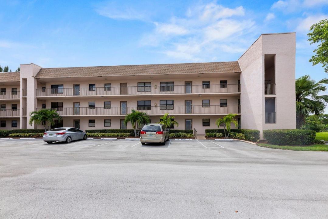 10442 Sunrise Lakes Boulevard 212, Sunrise, Floride 33322, États-Unis