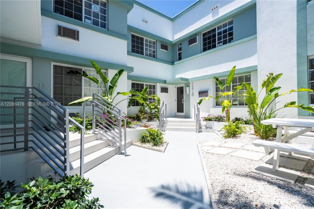 2418 Flamingo Dr 8, Miami Beach, Florida 33140, Stati Uniti