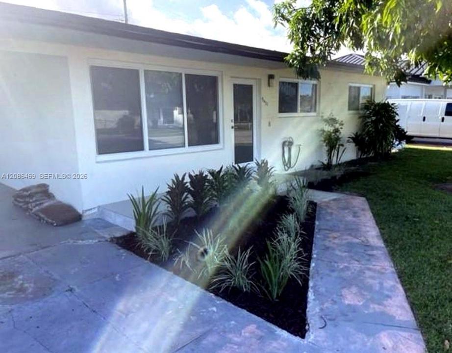 5431 W 8th Ct, Hialeah, Florida 33012, Stati Uniti