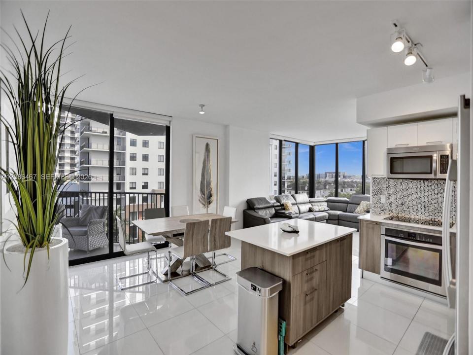 5252 NW 85th Ave 401, Doral, Florida 33166, USA