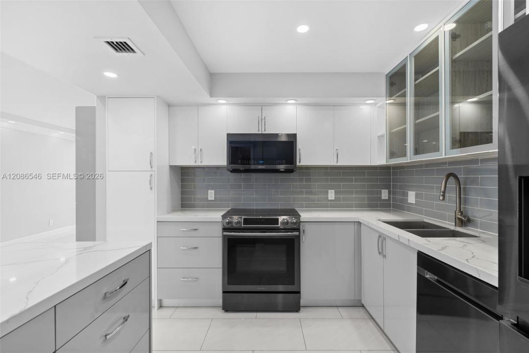 701 Three Islands Blvd 411, Hallandale Beach, Florida 33009, Stati Uniti