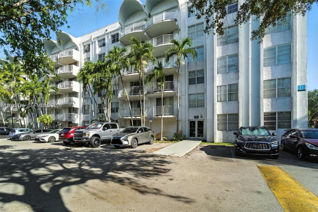 488 NW 165th St Rd B-408, Miami, Floride 33169, États-Unis