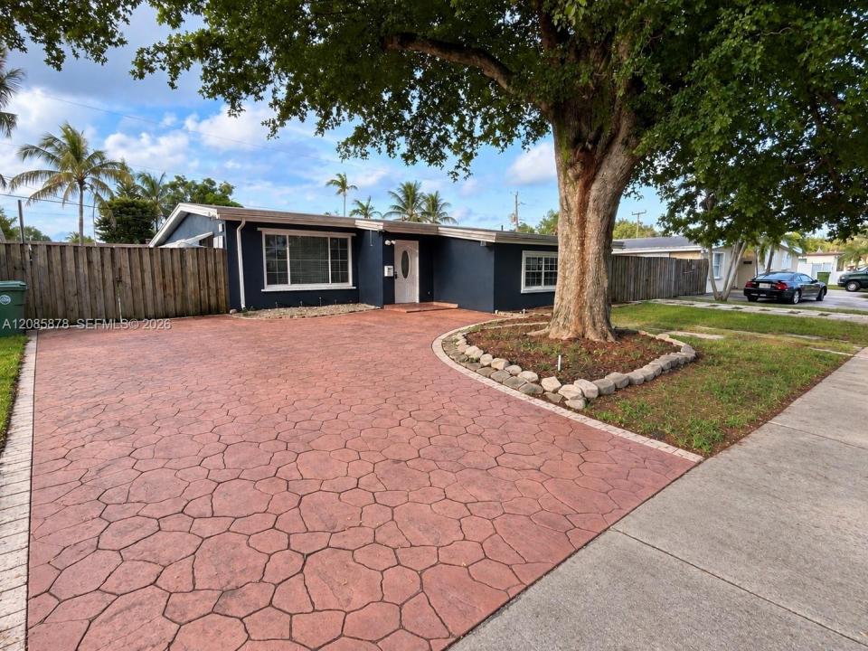 6541 SW 5th St, Pembroke Pines, Florida 33023, USA